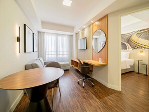 Privilege, Habitación superior, 1 cama matrimonial | Minibar, caja de seguridad en la habitación y escritorio 