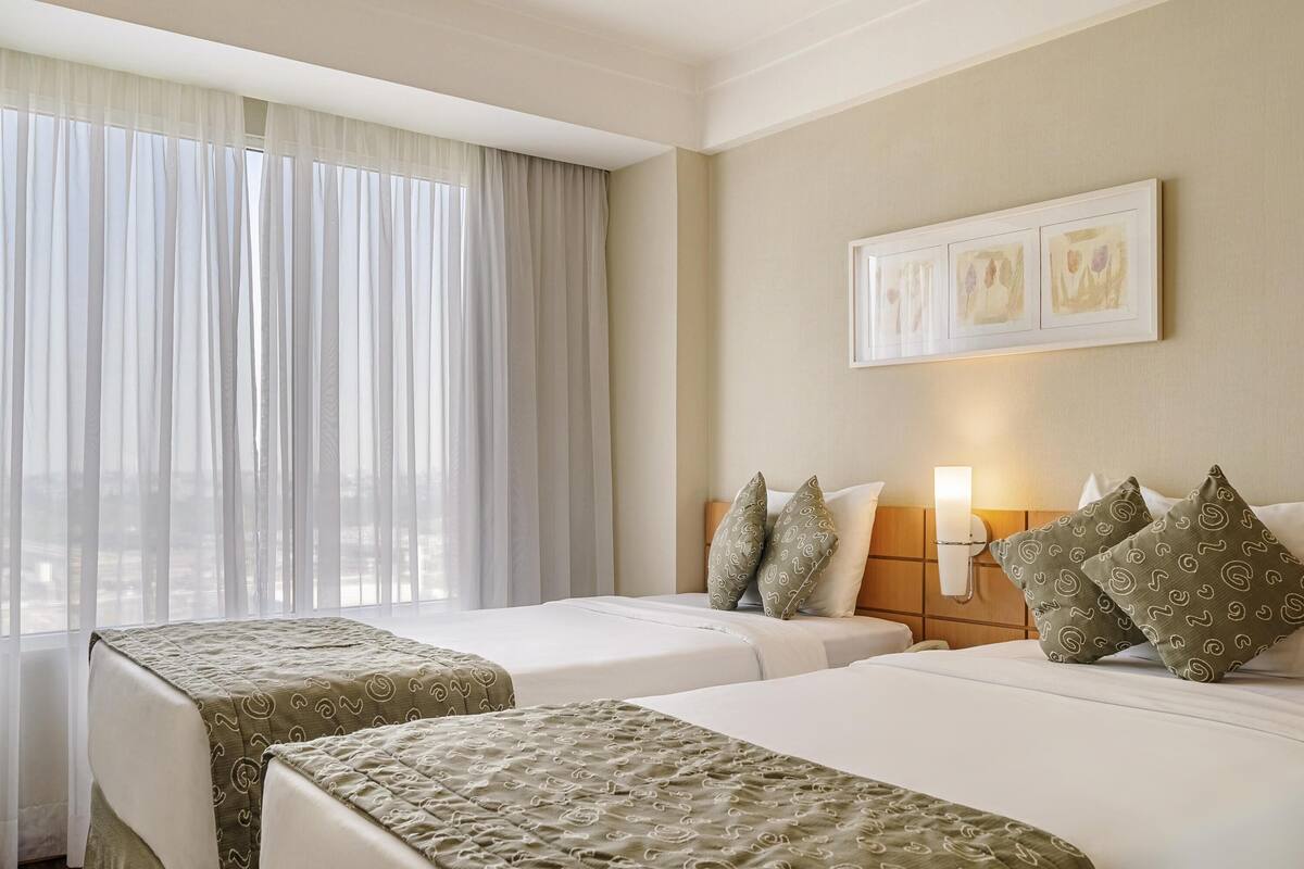 Classic Twin Room, 2 Twin Beds | Minibar, in-room safe, desk, blackout drapes