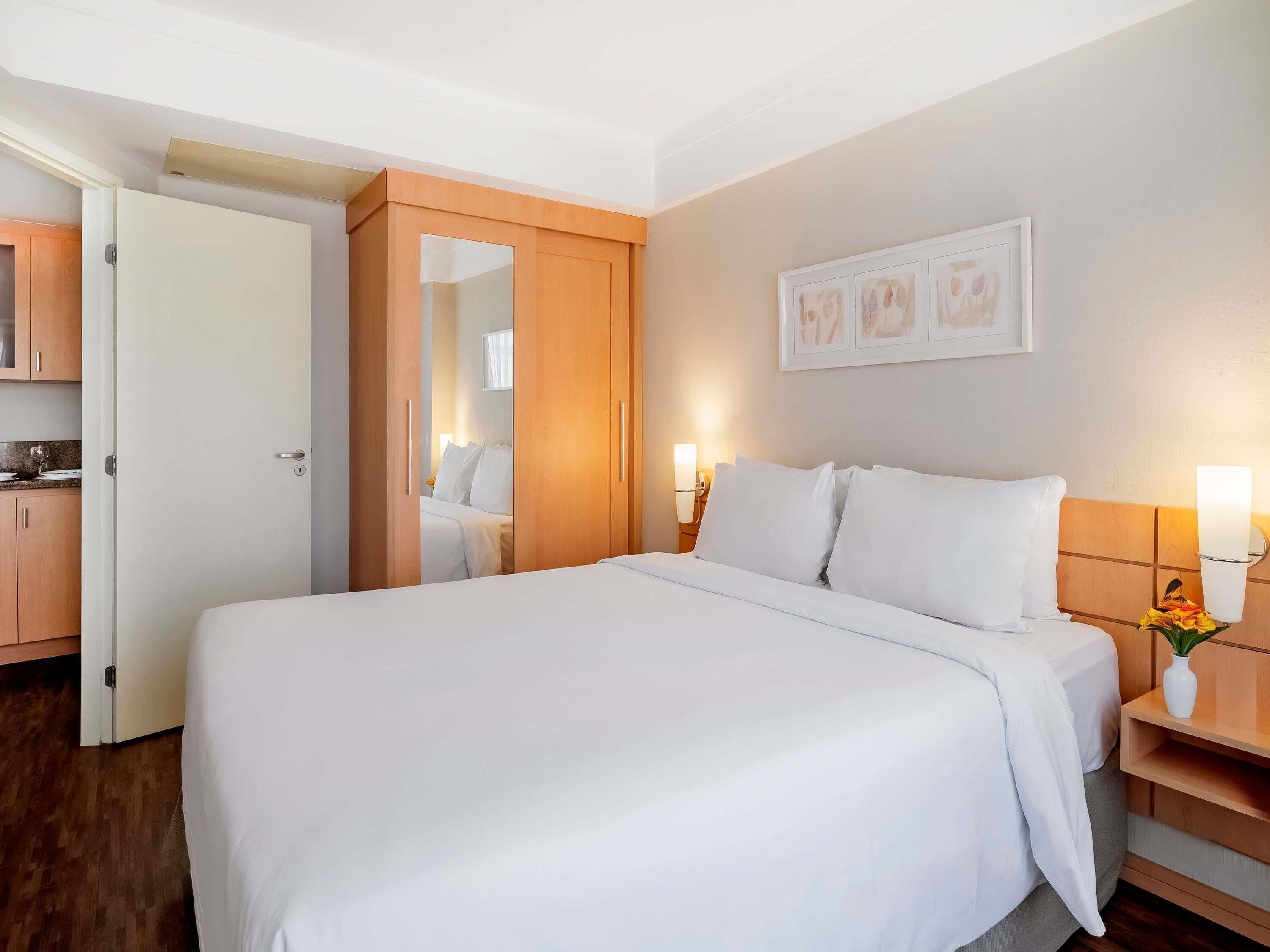 Chambre Standard, plusieurs lits | Minibar, coffres-forts dans les chambres, bureau