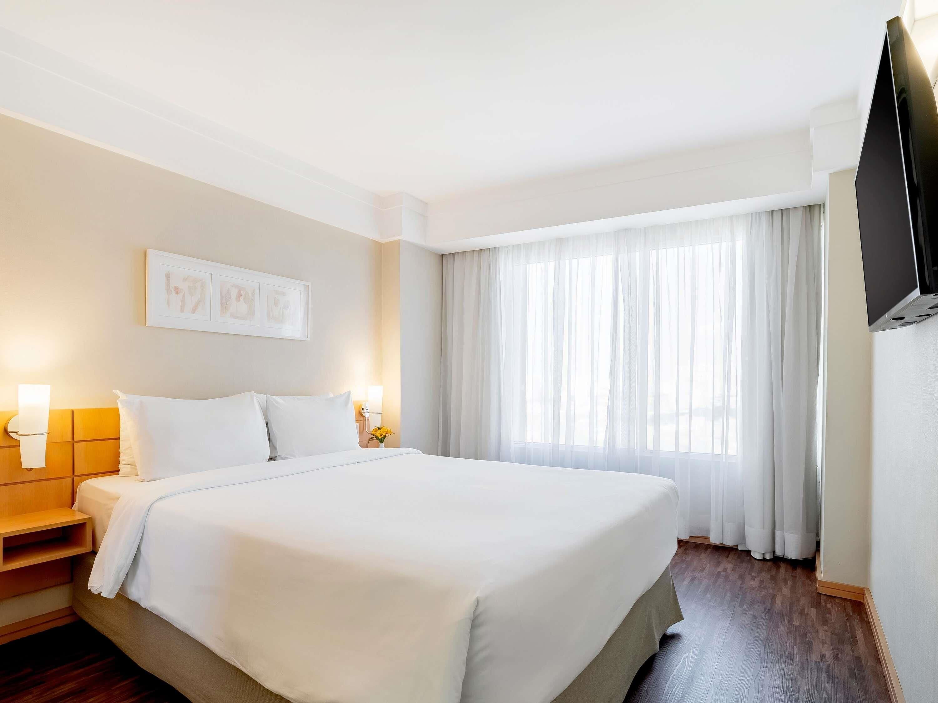 Standardzimmer, 1 Doppelbett | Minibar, Zimmersafe, Schreibtisch, Verdunkelungsvorhänge