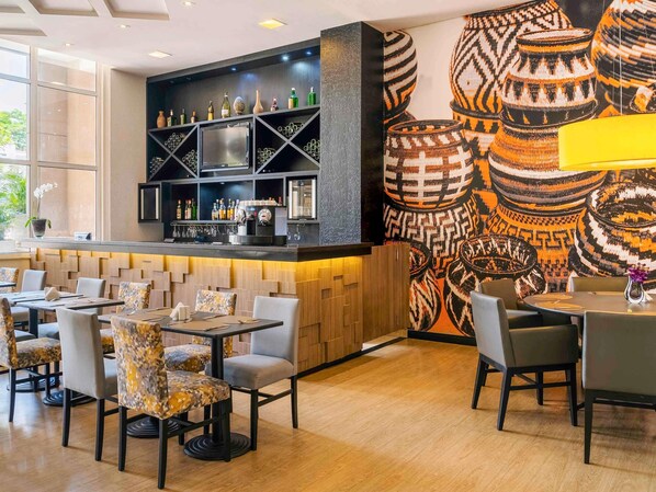 Daily continental breakfast (BRL 63.8 per person)