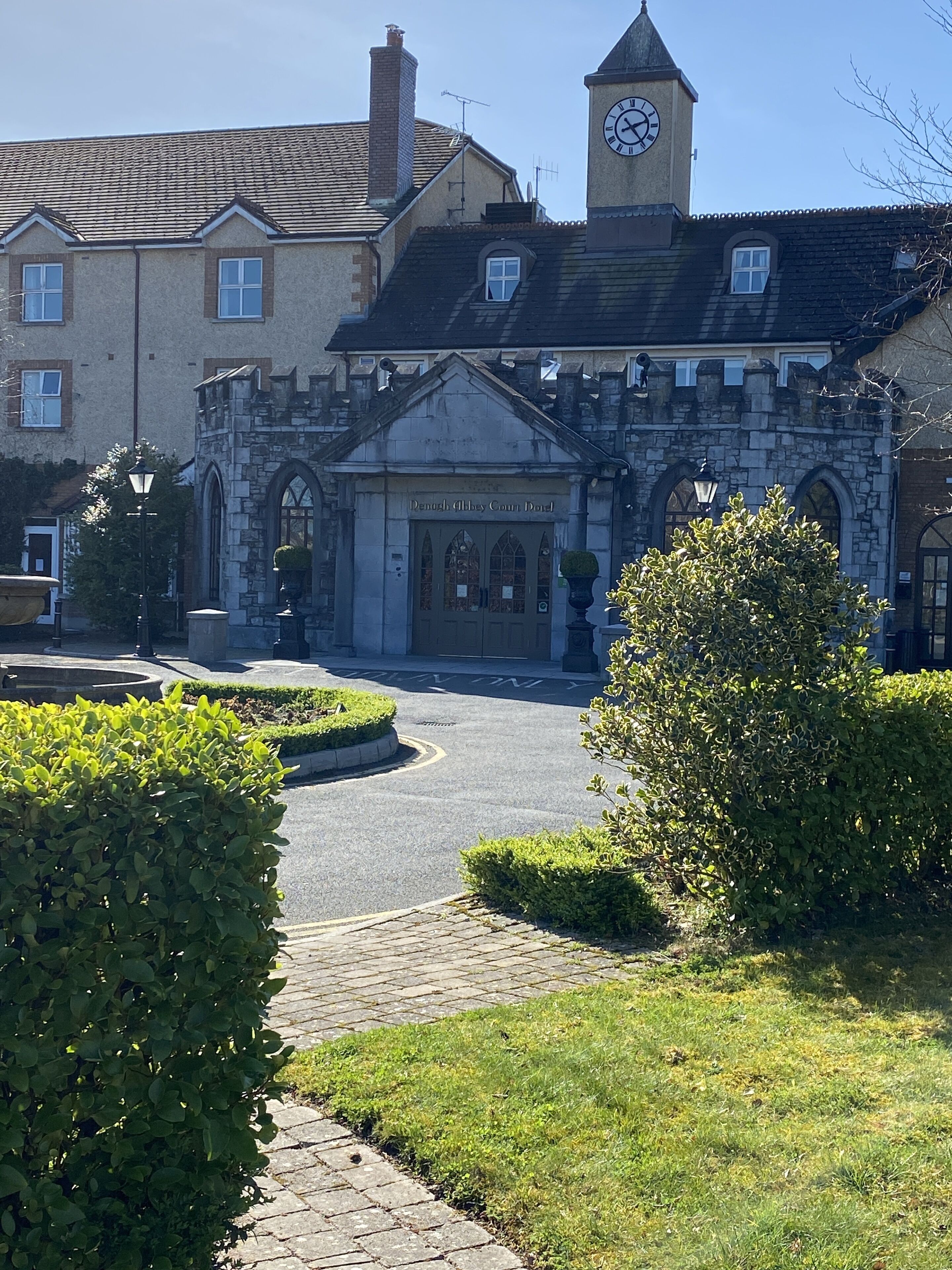 Mặt tiền nơi lưu trú