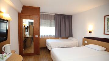 Caja fuerte, escritorio, espacio para trabajar con un portátil