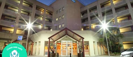 Façade de l’hébergement - soirée/nuit