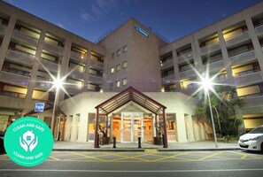 Façade de l’hébergement - soirée/nuit