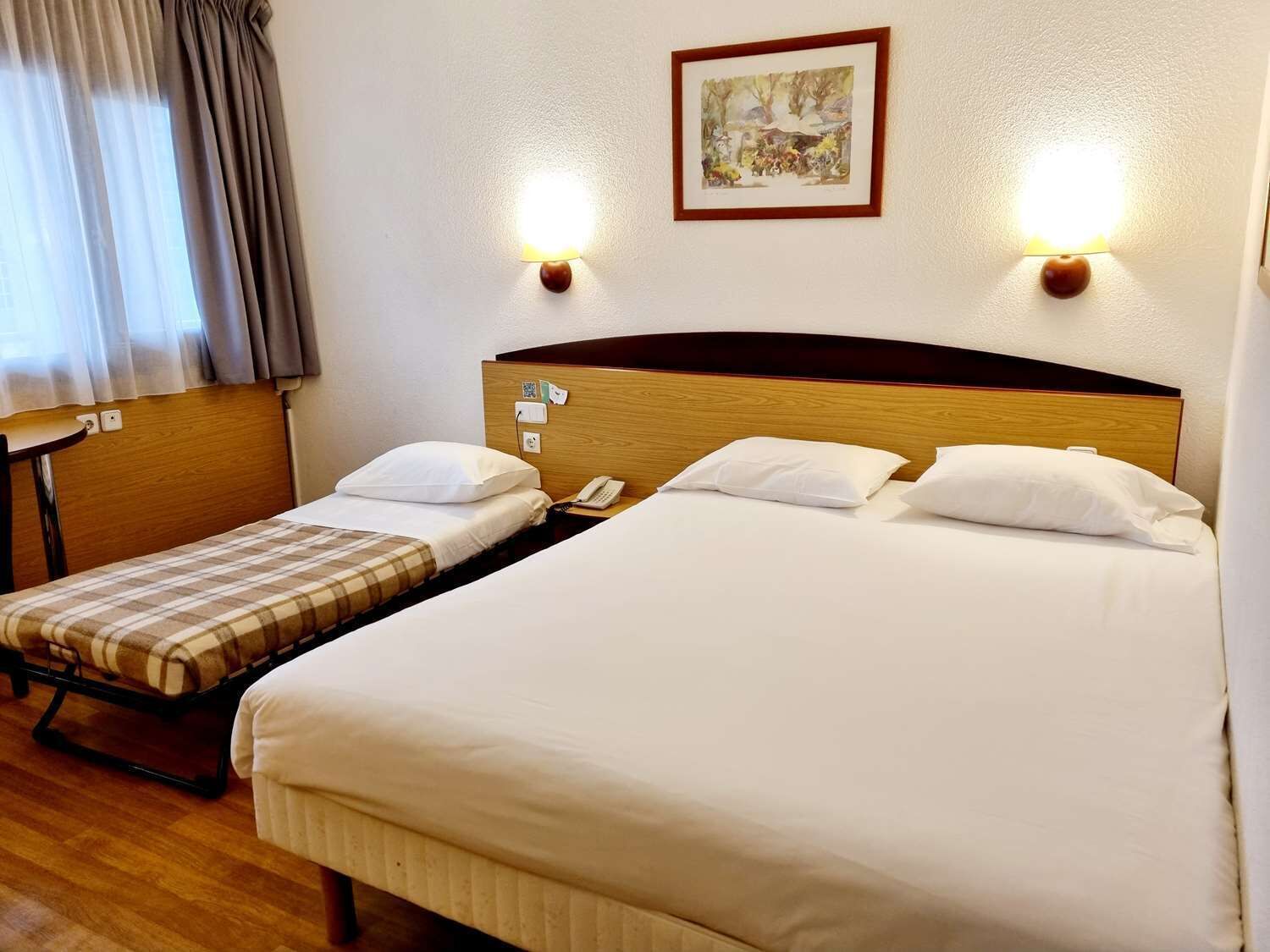 Triple Room | In-room safe, desk, laptop workspace, blackout curtains