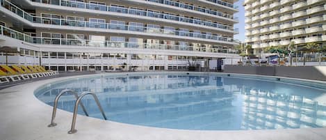 Piscine couverte, piscine extérieure