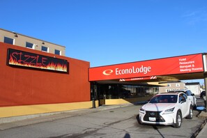 Exterior detail - Econo Lodge (Sudbury)