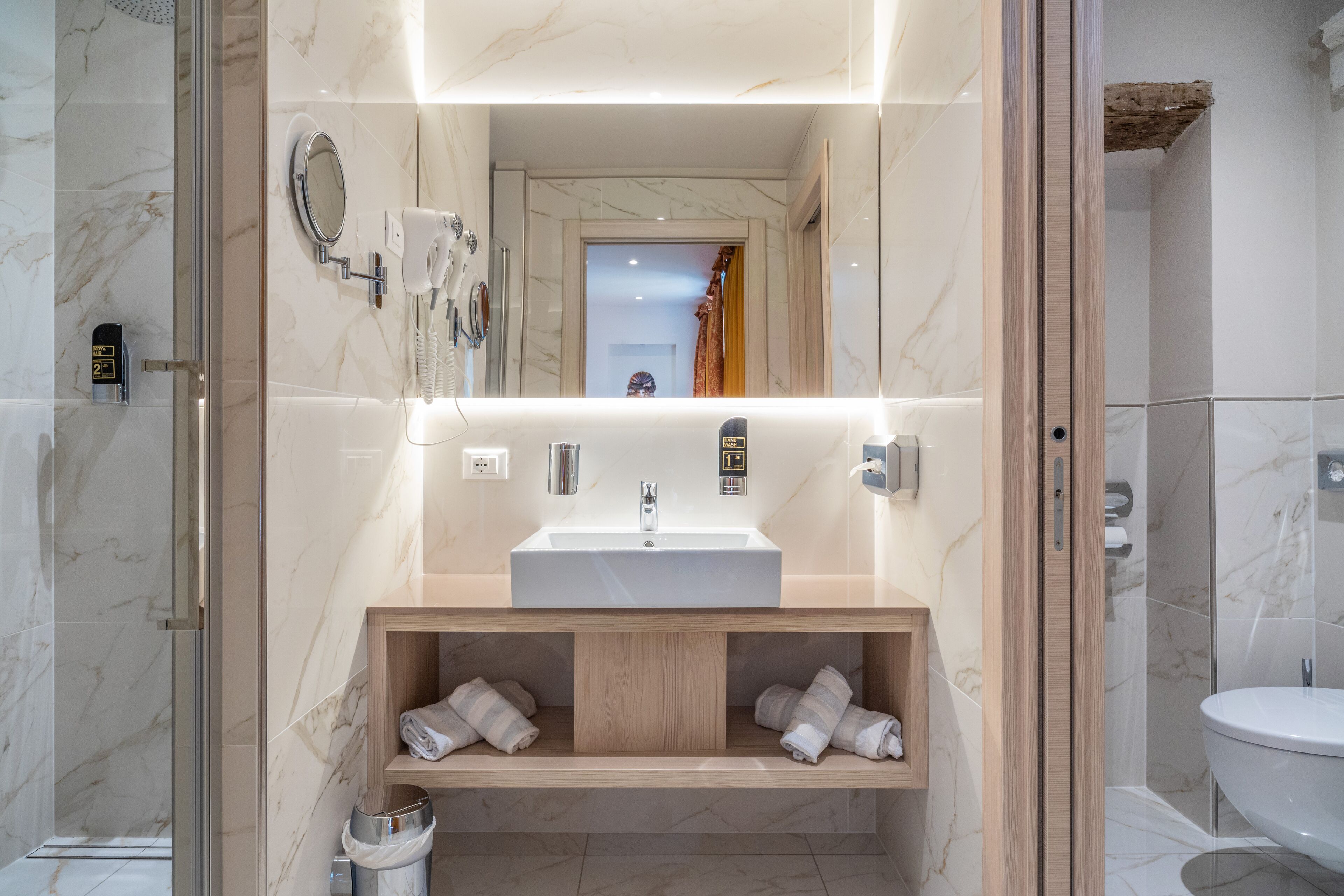 deluxe suite, 1 queen bed with sofa bed, refrigerator, lakeside | bathroom | shower, hair dryer, slippers, bidet