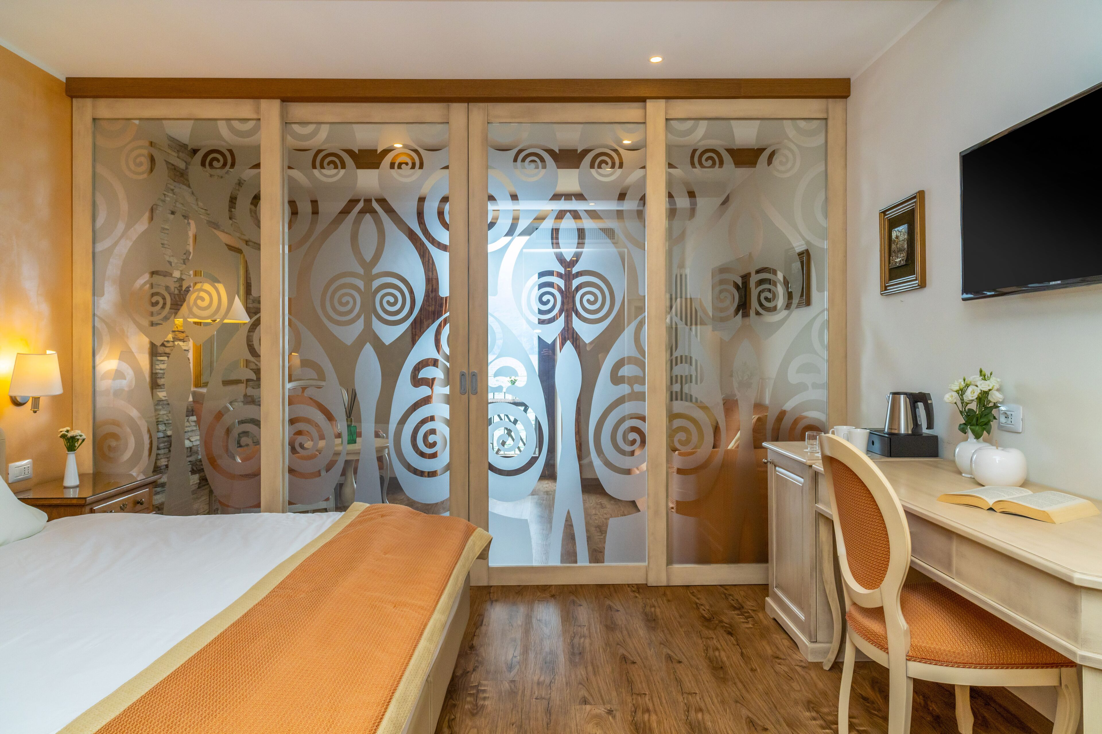 premium suite, refrigerator, lakeside | 1 bedroom, minibar, in-room safe, individually furnished