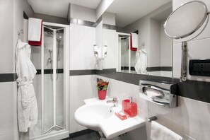 Rainfall showerhead, free toiletries, hair dryer, bidet - Best Western Ars Hotel (Rome)