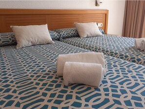 Iron/ironing board, cots/infant beds, free WiFi, bed sheets - Aparthotel Golf Beach (Pals)