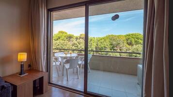 Quang cảnh đường phố