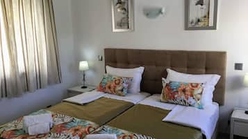 Individually furnished, iron/ironing board, free WiFi, bed sheets