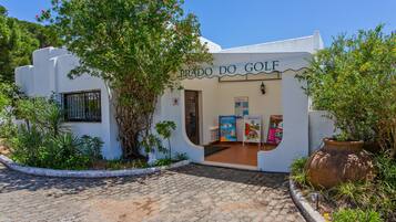 Fachada de la propiedad