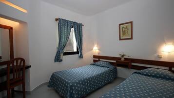 Muebles diferentes, tabla de planchar con plancha y wifi gratis