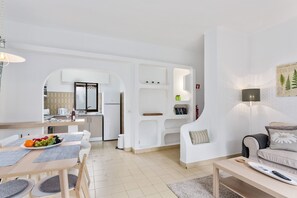 Fridge, microwave, stovetop, electric kettle - Prado do Golf (Loulé)