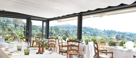 Lunch and dinner served, Modern European cuisine