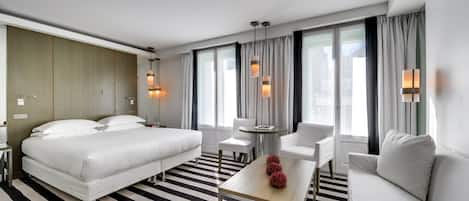 جناح عائلي | 1 غرفة نوم وميني بار وخزنة داخل الغرفة ومكتب