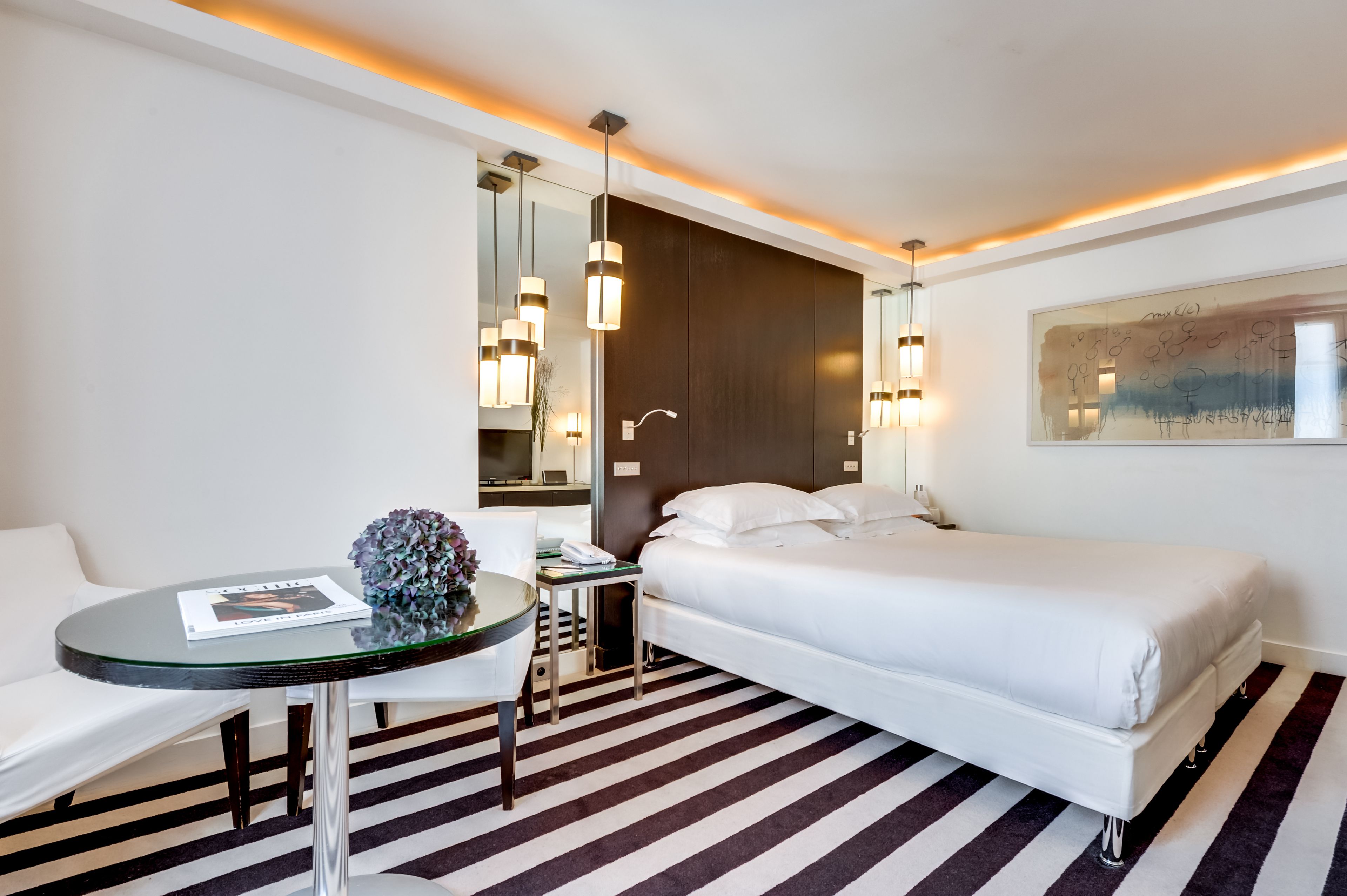 junior suite | minibar, in-room safe, desk, soundproofing