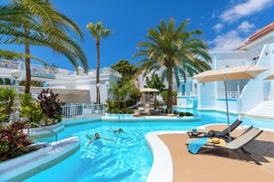 2 outdoor pools