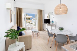 Deluxe One bedroom Top Floor | 起居区 | 32-英寸液晶电视 （配备卫星频道）、电视