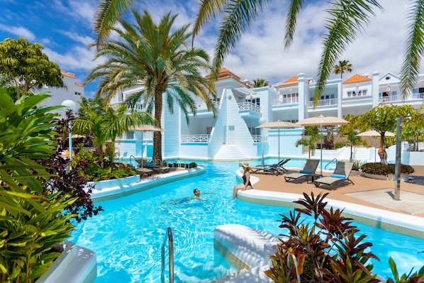 2 outdoor pools