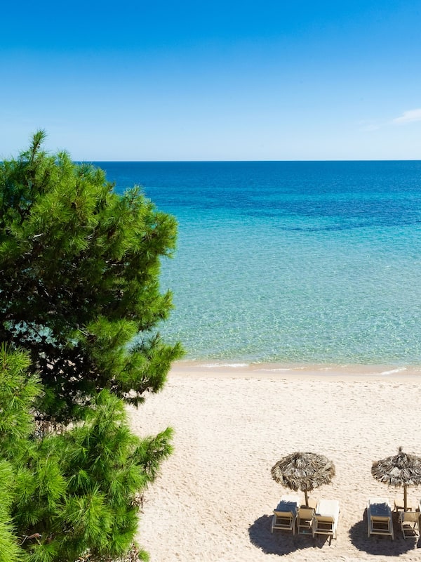 Private beach, sun loungers, beach umbrellas, beach towels