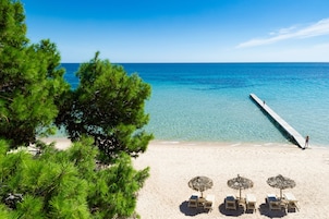 Private beach, sun loungers, beach umbrellas, beach towels