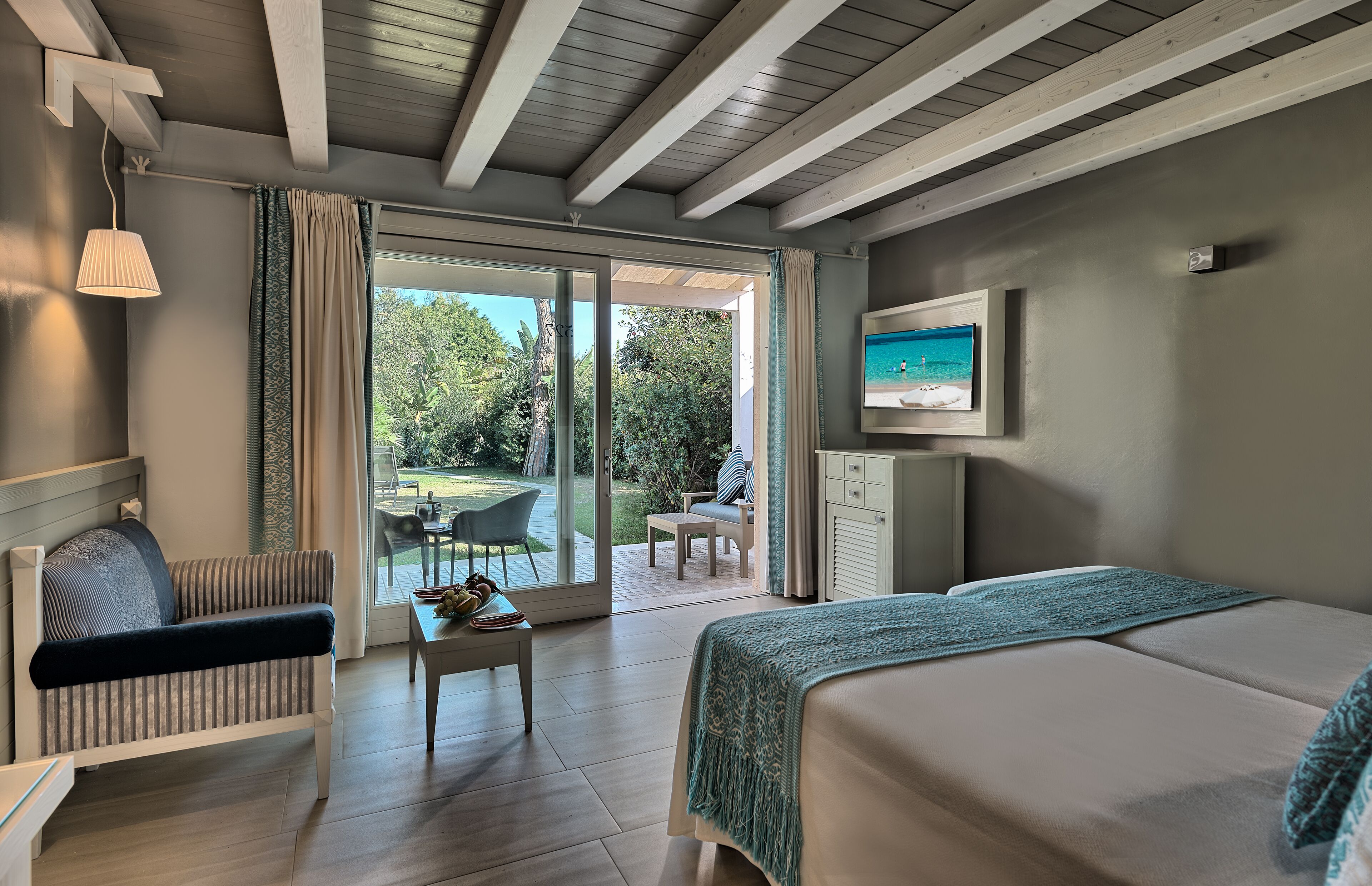 1 bedroom, premium bedding, minibar, in-room safe