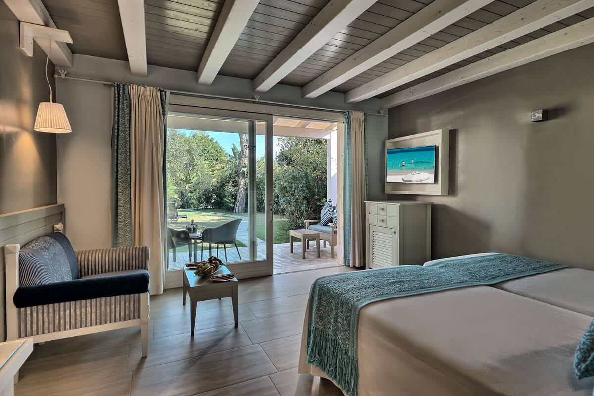 1 bedroom, premium bedding, minibar, in-room safe