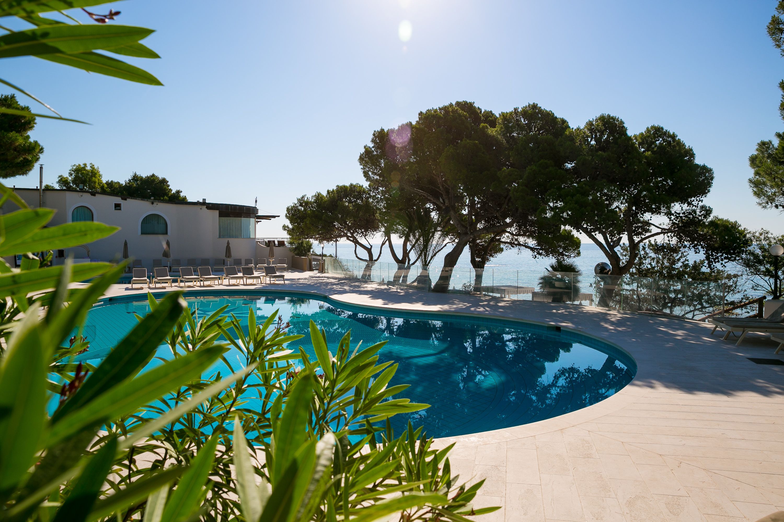 9 udendørs pools, parasoller, liggestole