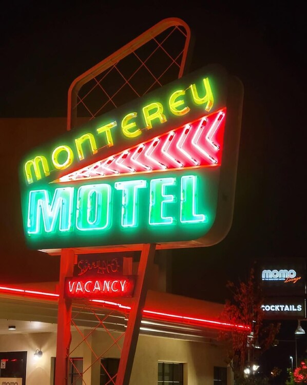 Exterior detail - The Monterey Motel (Albuquerque)