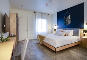 Desk, laptop workspace, iron/ironing board, free WiFi