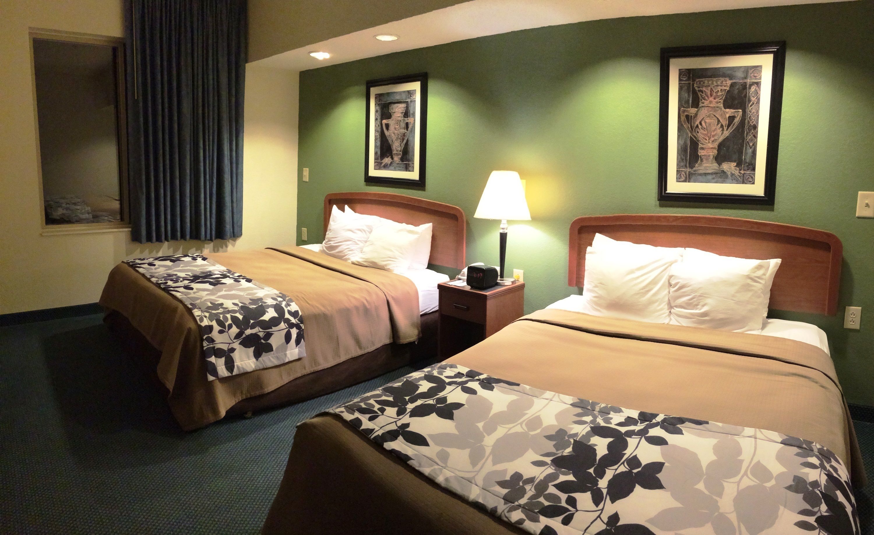 standard double room, 2 double beds, non smoking | in-room safe, individually decorated, individually furnished, desk