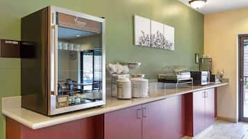 Free daily continental breakfast