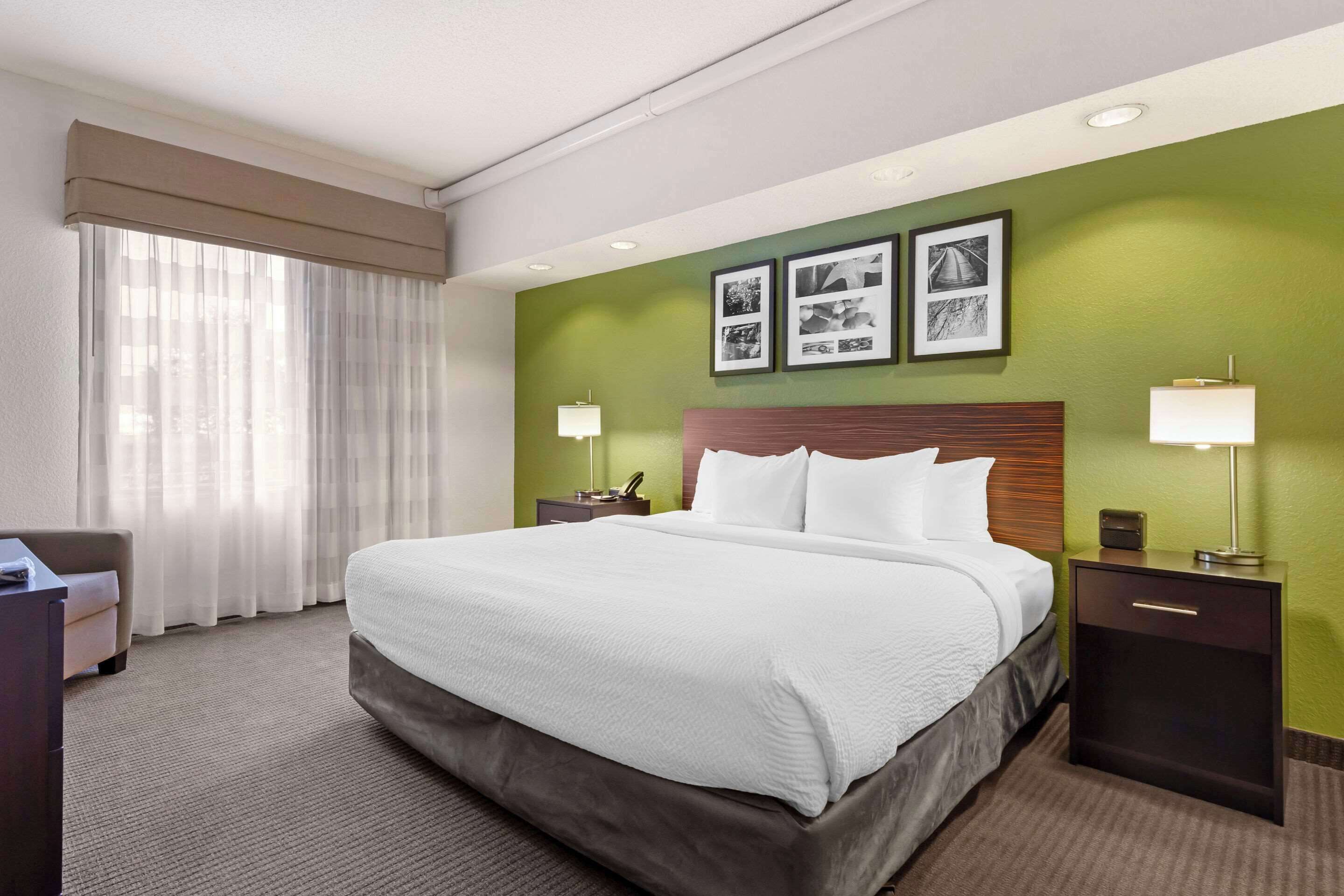 in-room safe, individually decorated, individually furnished, desk