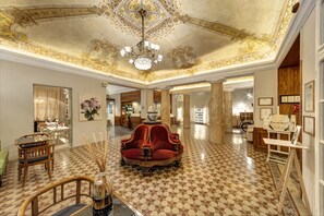 Sala de estar en el lobby