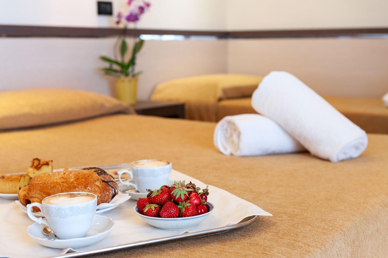 select comfort beds, minibar, in-room safe, desk