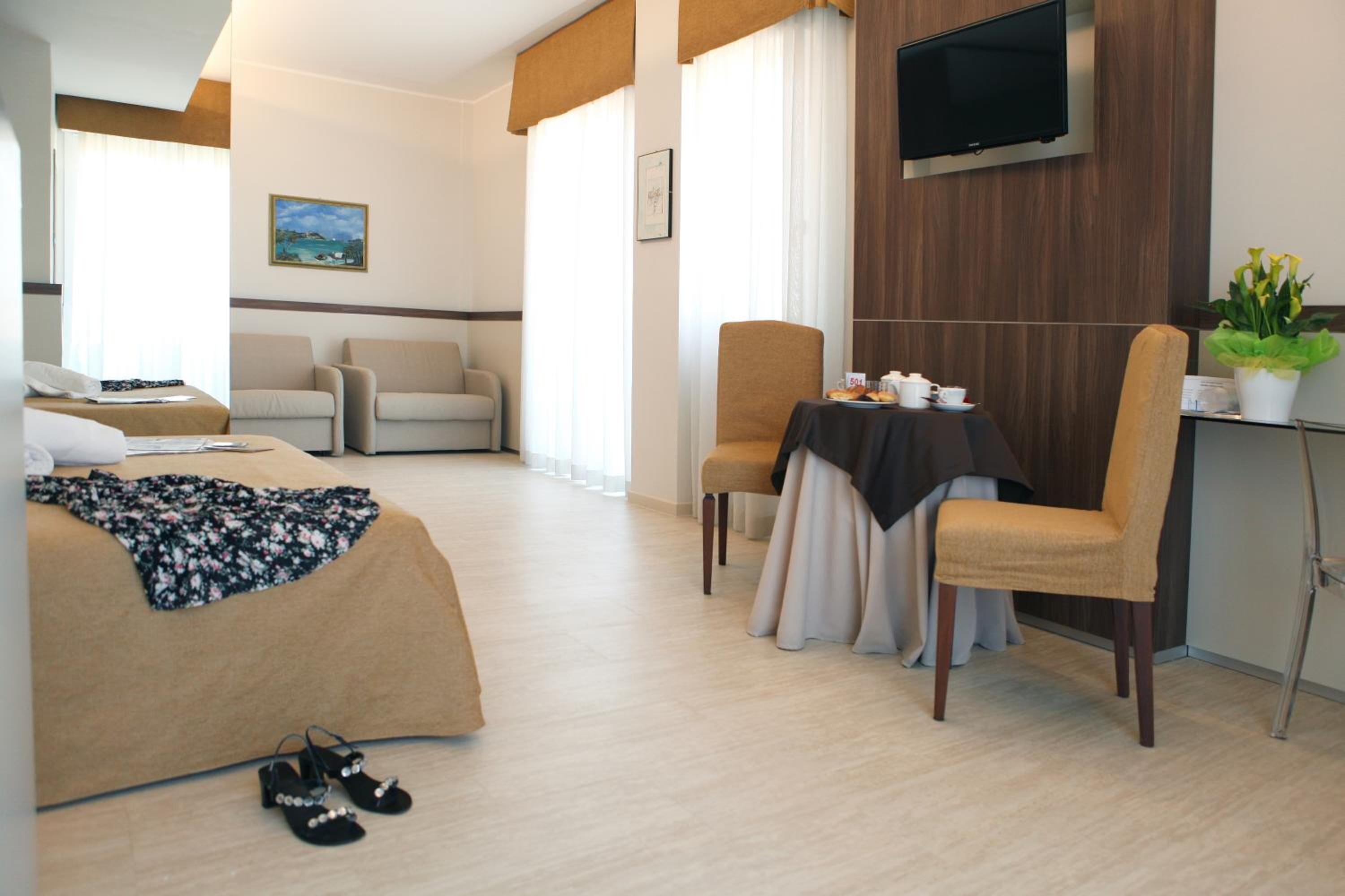 select comfort beds, minibar, in-room safe, desk