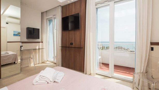 Double Room, Sea View | Select Comfort beds, minibar, in-room safe, desk - Hotel Mondial (Porto Recanati)