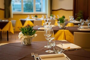 Lunch and dinner served - Hotel Mondial (Porto Recanati)