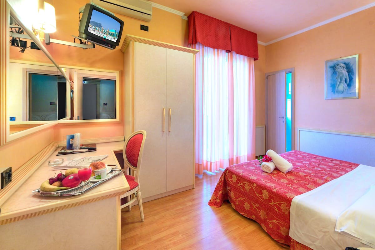 Select Comfort beds, minibar, in-room safe, desk