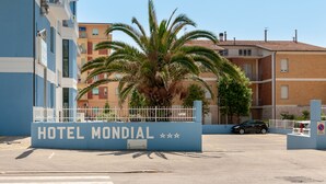 Free self parking - Hotel Mondial (Porto Recanati)
