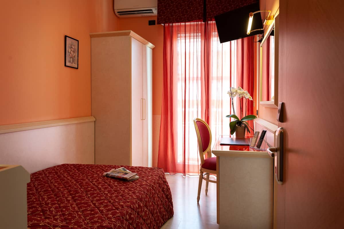 Single Room | Select Comfort beds, minibar, in-room safe, desk