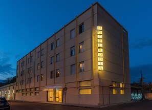 Façade de l’hébergement - soirée/nuit