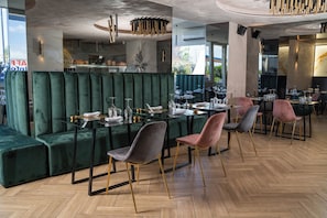 Petit déjeuner servi sur place