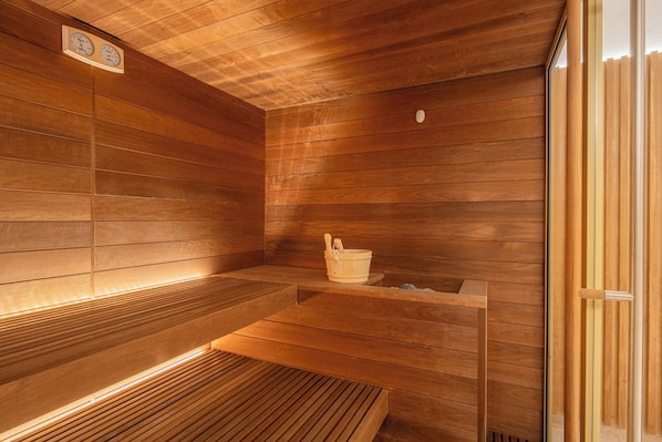 Couples treatment room(s), sauna, hot stone massages, Thai massages