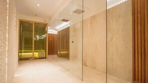 A modern elevator with glass doors, a wooden panel wall, and a lighted interior. - Felix Hotels - Hotel Felix Olbia (Olbia)