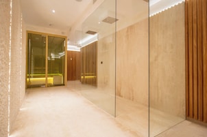Couples treatment room(s), sauna, hot stone massages, Thai massages